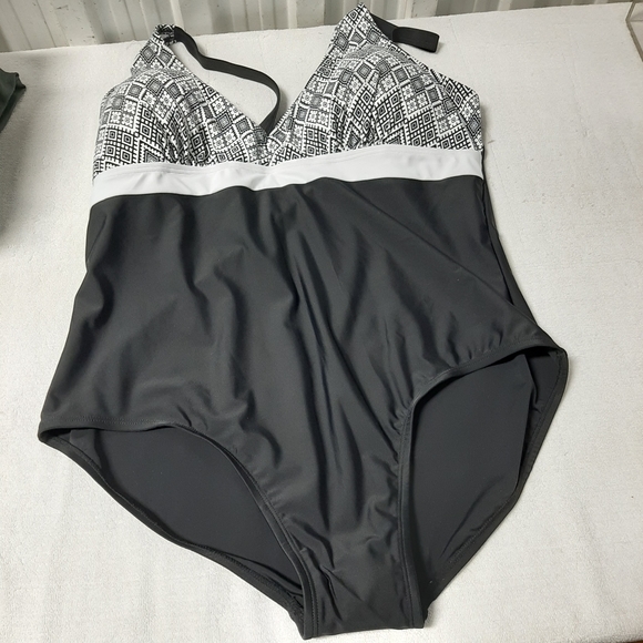 Ladies swimsuit (plus size) - Picture 4 of 4